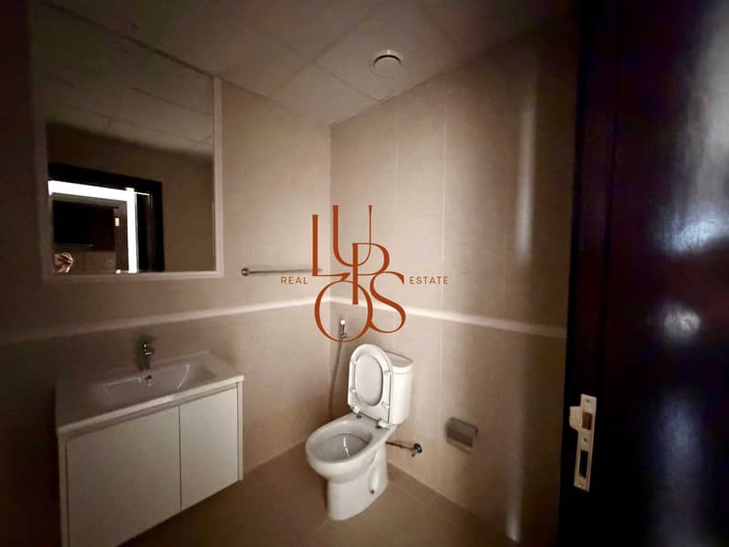 Bright 1BR | Modern Living | Prime DSO - Image 6