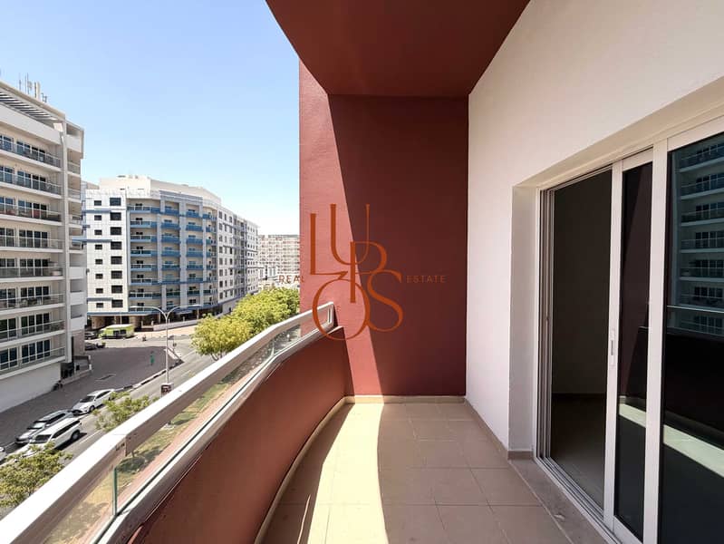 Bright 1BR | Modern Living | Prime DSO - Image 10