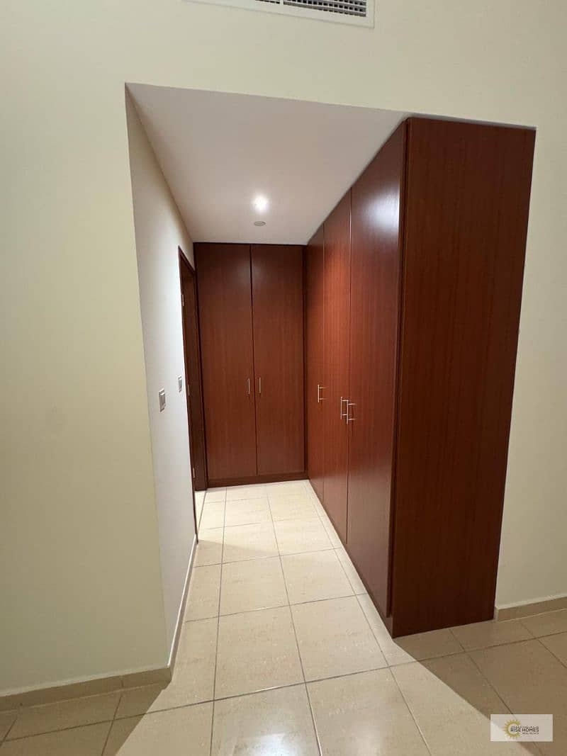 15 aff156fc-a38b-44bb-99f7-582e29b8783d. jpg