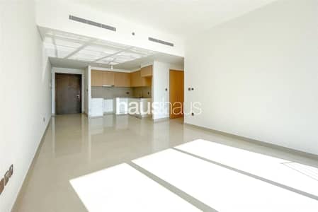 2 Bedroom Apartment for Rent in Dubai Creek Harbour, Dubai - Open Kitchen | Vacant | Bright Unit