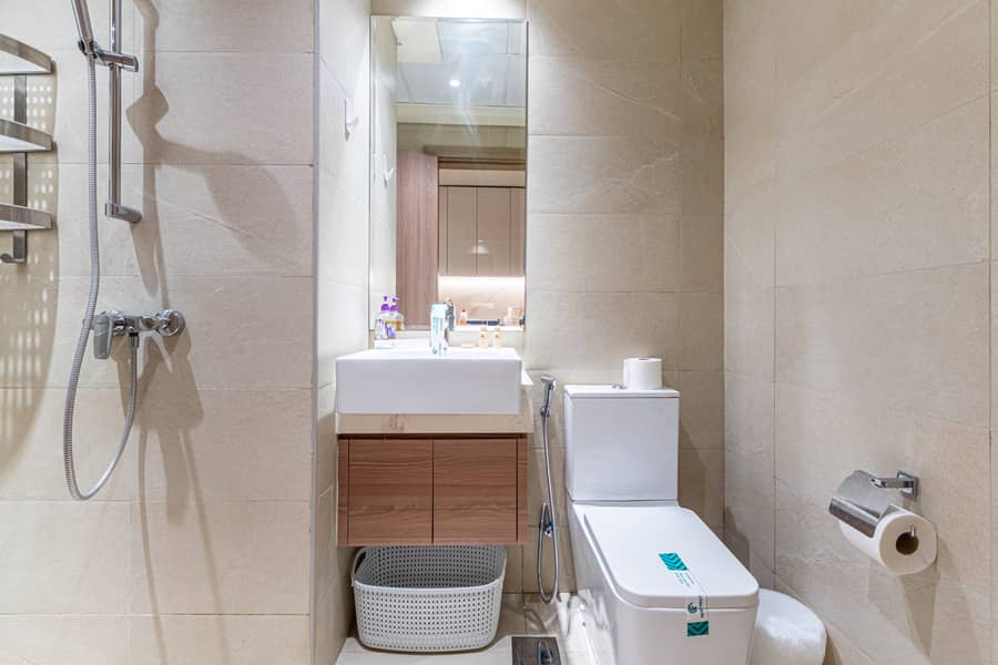 12 Washroom 1. jpg