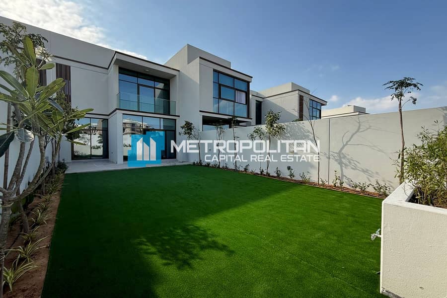 Single Row | 2BR w/ Balcony | Convenient Location Single Row | 2BR w/ Balcony | Convenient Location