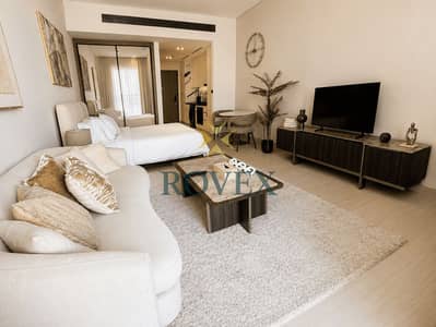 Studio for Rent in Business Bay, Dubai - Canal View | Higher Floor | Luxury Furniture Studio for Rent in Business Bay, Dubai - Canal View | Higher Floor | Luxury Furniture