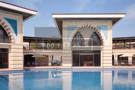 4 Camere Villa Compound in Affitto a Palm Jumeirah, Dubai - LAGOON POOL SHARED. jpg 4 Camere Villa Compound in Affitto a Palm Jumeirah, Dubai - LAGOON POOL SHARED. jpg