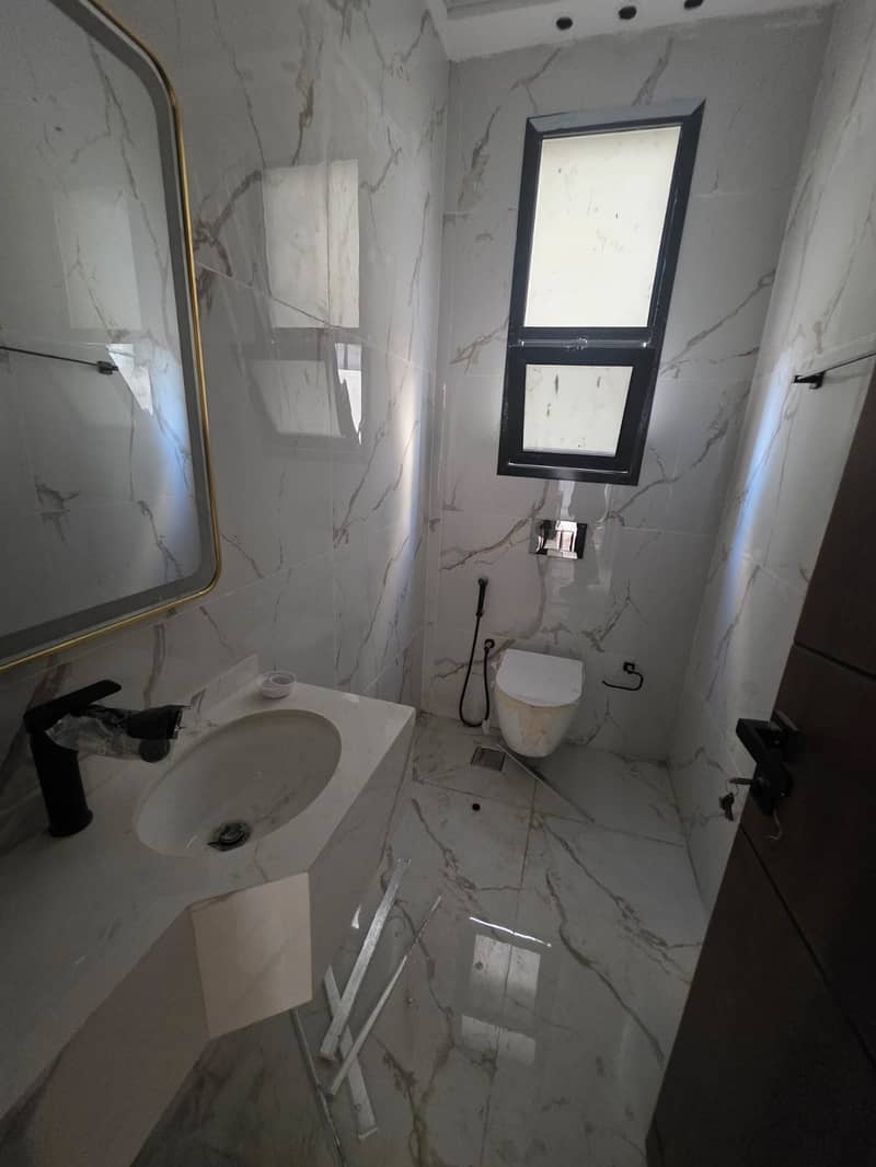 7 0a2f92bb-a9b3-40fe-88ae-13b96a7a6a72. jpg