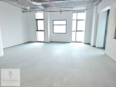 مکتب  للايجار في الخان، الشارقة - 20260628_184530. jpg