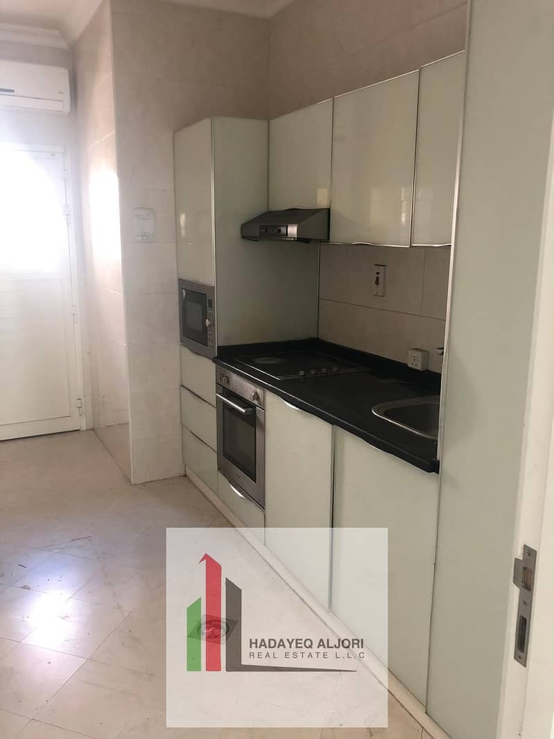 Spacious 4BR Villa | Nad Al Hamar | Covered Parking - Image 15