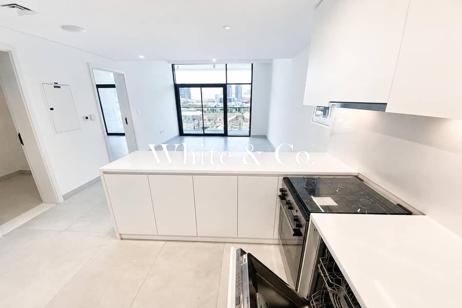 BRAND NEW | VILLA VIEWS | SPACIOUS LAYOUT - Image 3