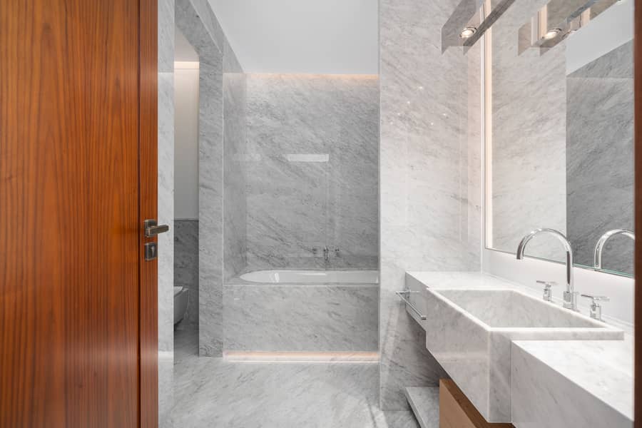 17 18-bathroom 1. jpg