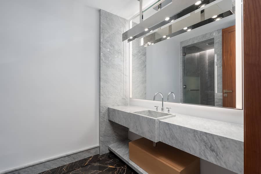 18 bathroom 3. jpg