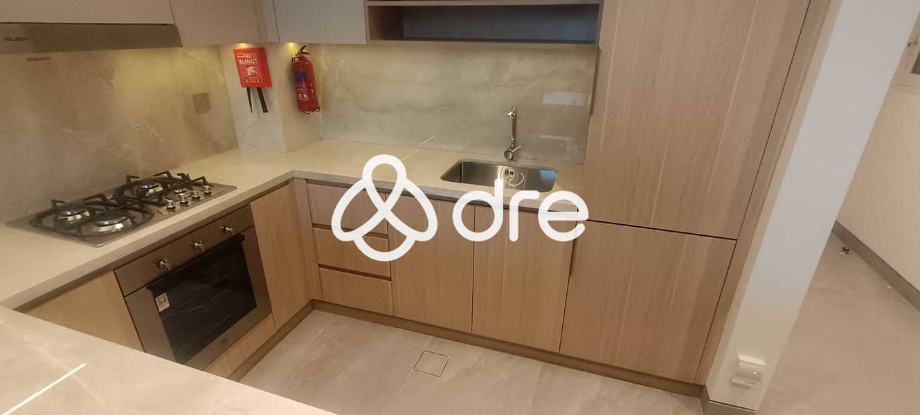 8 KITCHEN. jpg