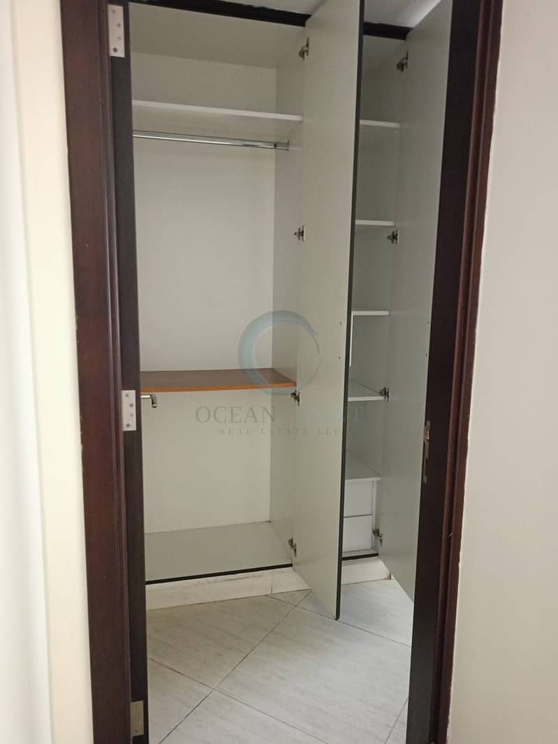 6 Closet space. jpeg