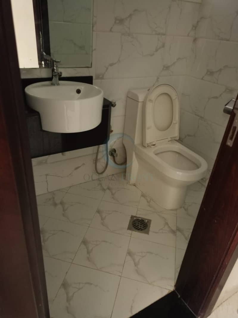 7 Washroom. jpeg
