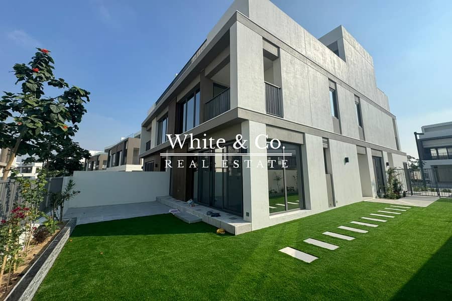 Greenbelt | Fully Upgraded | Vacant July Greenbelt | Fully Upgraded | Vacant July