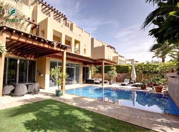 Stunning Upgraded 6 Bedroom Villa | Vacant