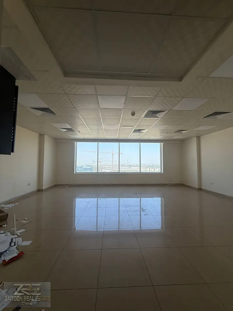 956 SQFT Ready Office IN SIT TOWER for Rent 94K