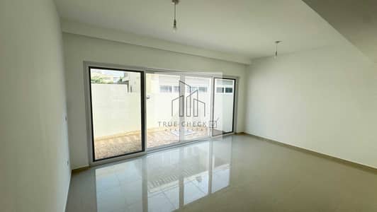 4 habitaciones Townhouse para en Alquiler en DAMAC Hills 2 (Akoya by DAMAC), Dubai - 7d523b3c-38c4-4f12-ba83-3a7e91209c9d. jpg