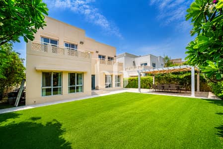 5 Bedroom Villa for Sale in The Meadows, Dubai - Image