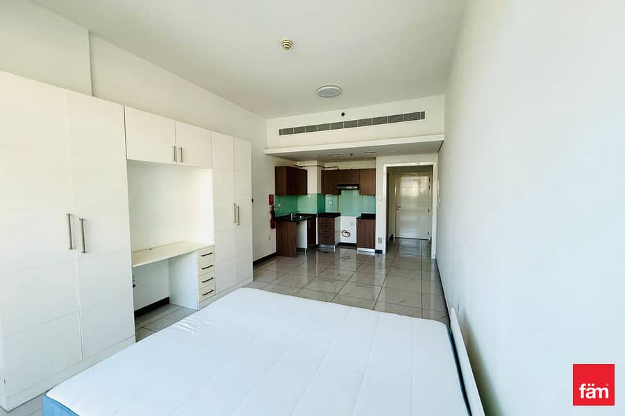 Infront Of Circle Mall | Spacious | Pool View Infront Of Circle Mall | Spacious | Pool View