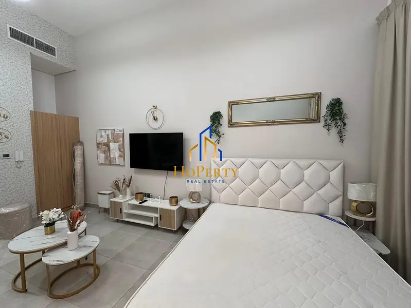Rare High Ceiling Studio | Fully Upgraded | High ROI