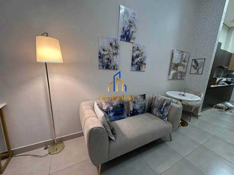 Rare High Ceiling Studio | Fully Upgraded | High ROI