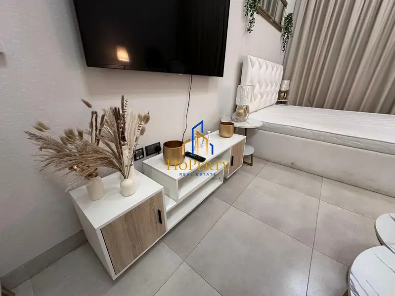 Rare High Ceiling Studio | Fully Upgraded | High ROI