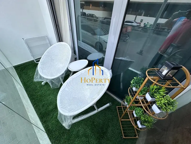 Rare High Ceiling Studio | Fully Upgraded | High ROI