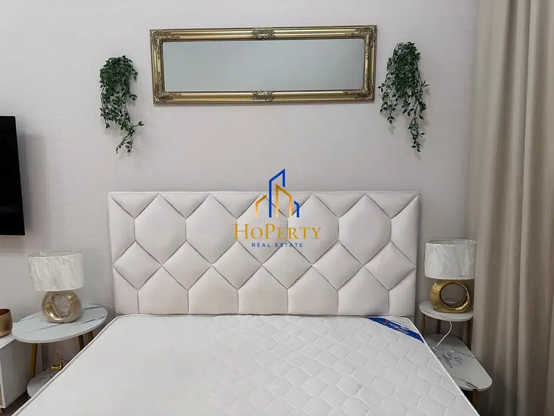 Rare High Ceiling Studio | Fully Upgraded | High ROI