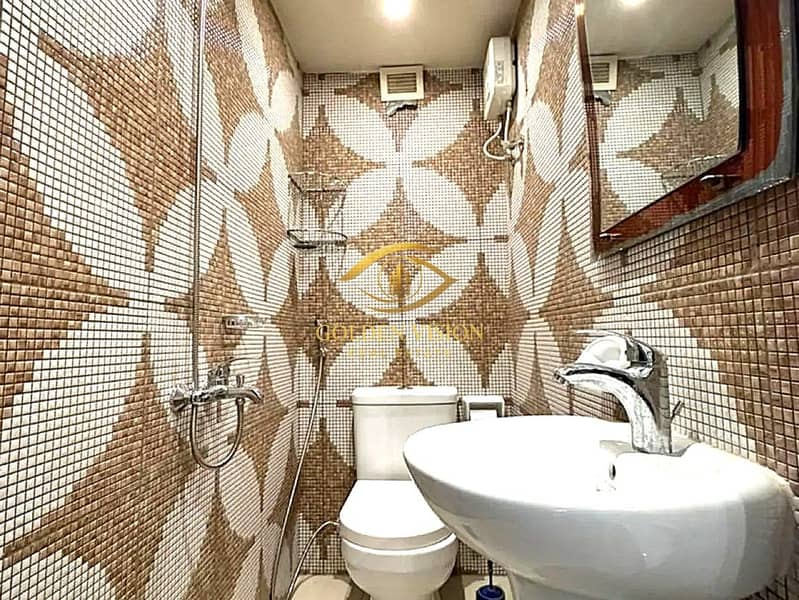 3 toilet. jpg