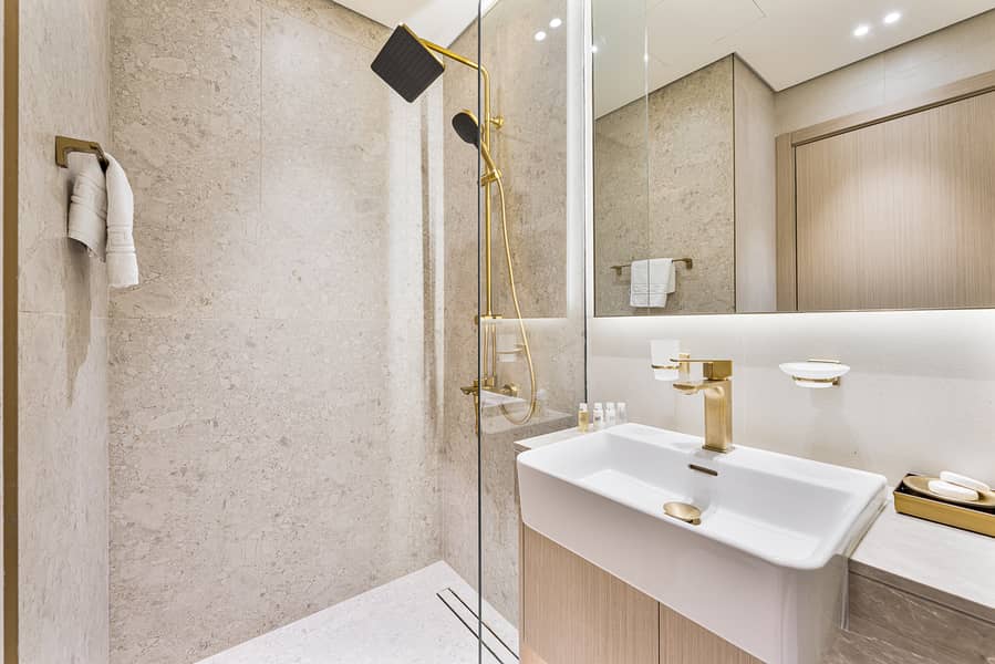 13 Full Bathroom (1). jpeg