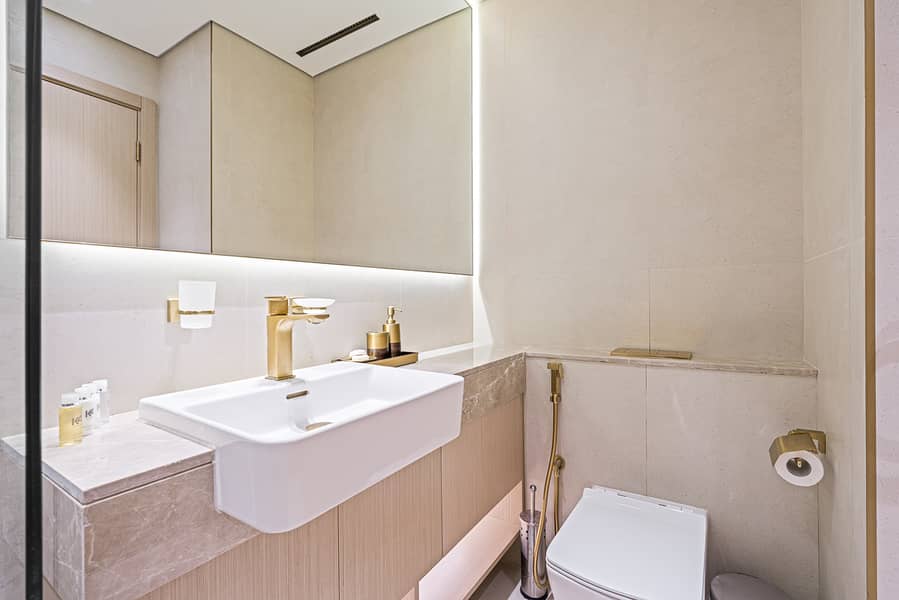 15 Full Bathroom. jpeg