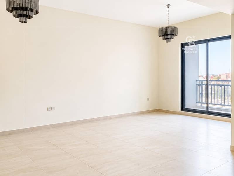 Large Layout | Closed Kitchen | Near Metro Large Layout | Closed Kitchen | Near Metro