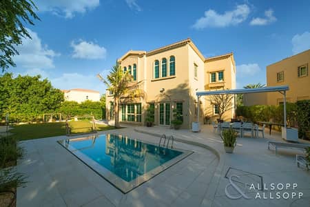 5 Bedroom Villa for Sale in Jumeirah Islands, Dubai - Entertainment Foyer | Upgraded | Extended 5 Bedroom Villa for Sale in Jumeirah Islands, Dubai - Entertainment Foyer | Upgraded | Extended