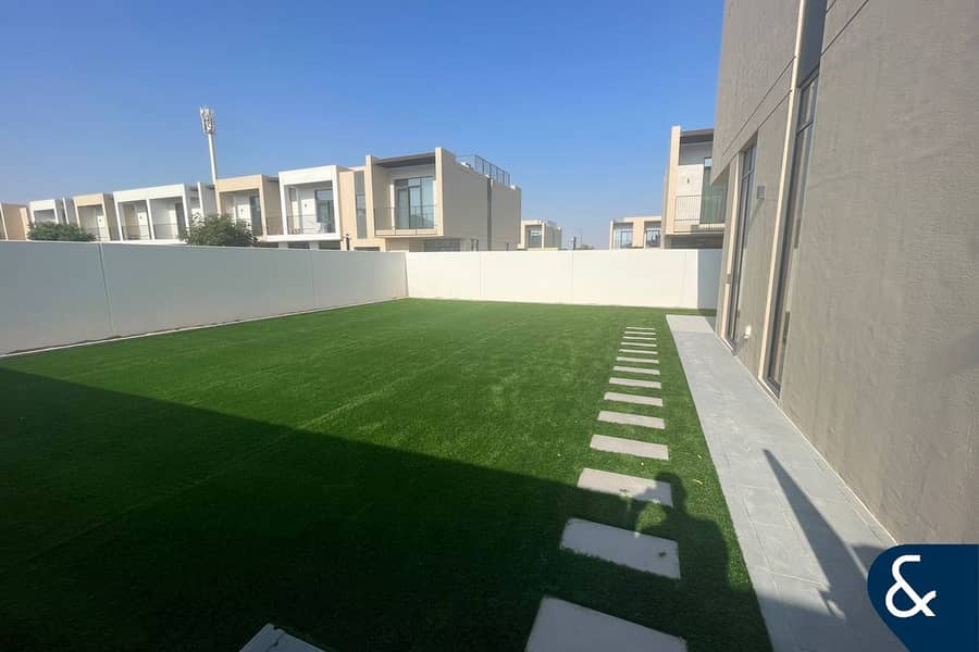 Corner Unit | Vacant | Four bedrooms Corner Unit | Vacant | Four bedrooms