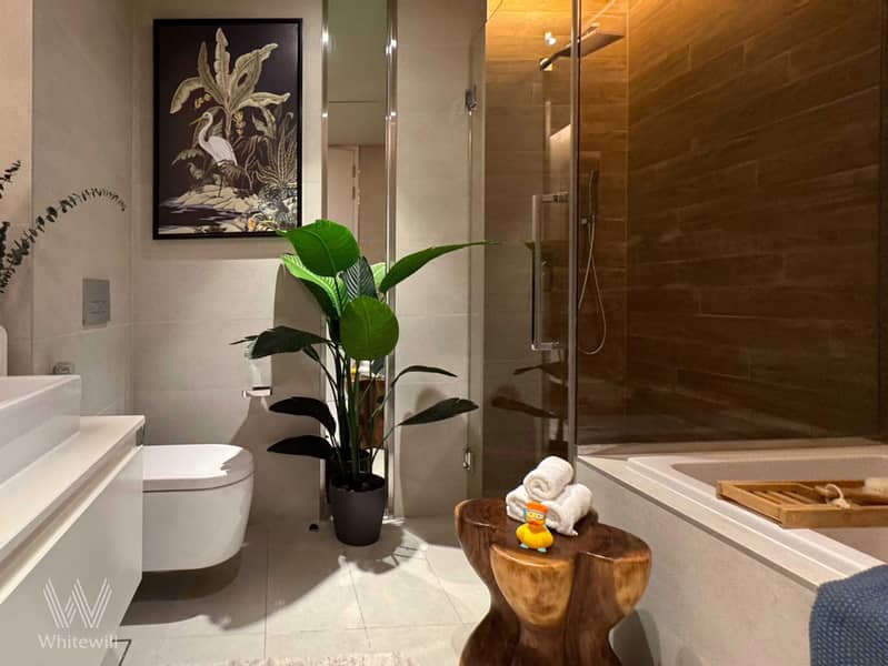 19 Master bathroom. jpg