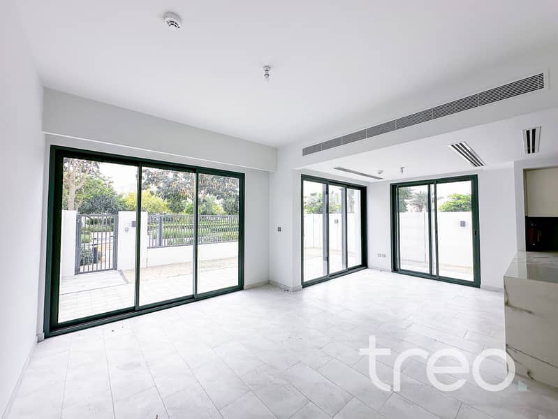 2 Living Area. jpg