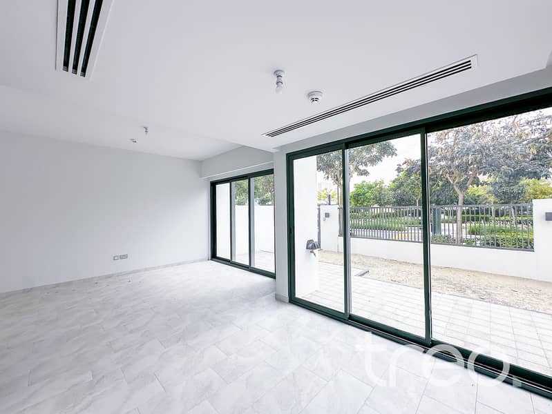 3 Living Area 2. jpg