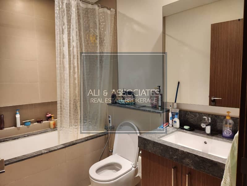 9 Bathroom. jpeg