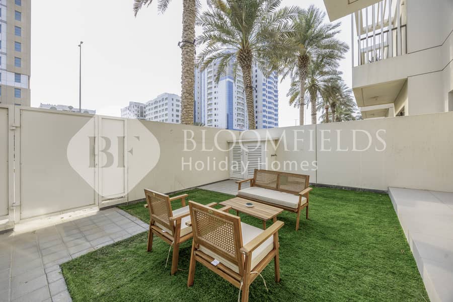 17 23 backyard. jpg