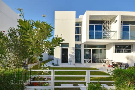 Backing Pool & Park - Vacant on Transfer Backing Pool & Park - Vacant on Transfer