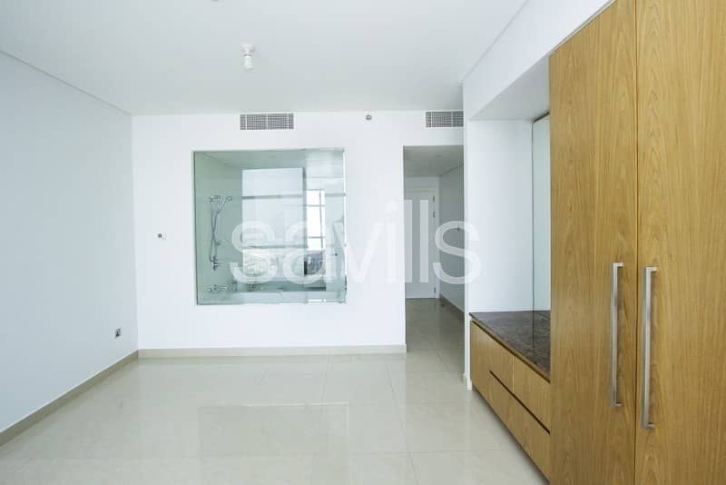 5 High In Luxury Apartment on the Corniche