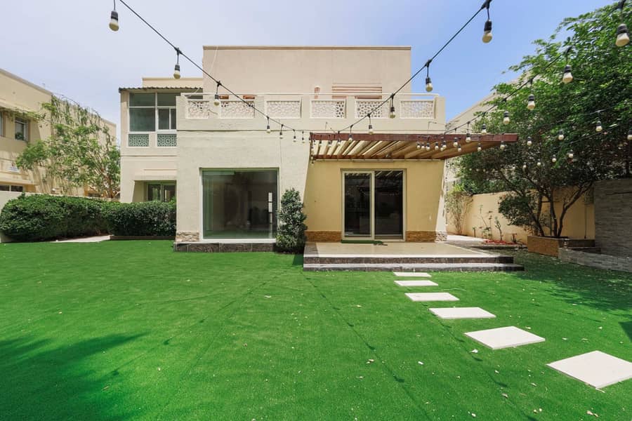 5 BEDROOMS | VASTU | Prime Meadows Location 5 BEDROOMS | VASTU | Prime Meadows Location