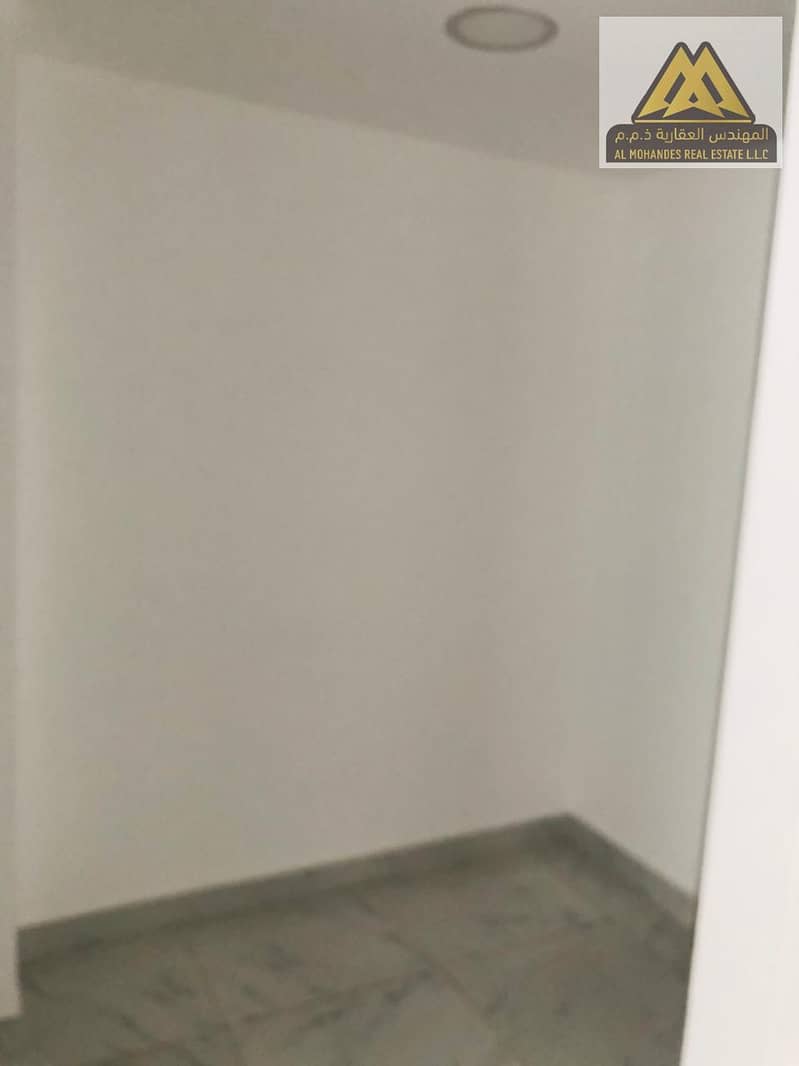 The apartment offers a practical layout with modern finishing and built-in wardrobe dressing systems for better organization and space utilization. - Поглед 6