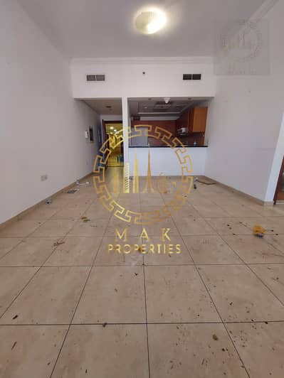 1 Bedroom Apartment for Rent in Dubai Sports City, Dubai - Spacious 1-Bedroom Apartment | Full Canal View | Top Floor | Ready to Move In