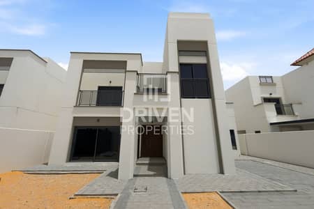 4 Bedroom Villa for Rent in Al Shamkha, Abu Dhabi - Single Row | Ready to Move In | Corner Stand Alone 4 Bedroom Villa for Rent in Al Shamkha, Abu Dhabi - Single Row | Ready to Move In | Corner Stand Alone