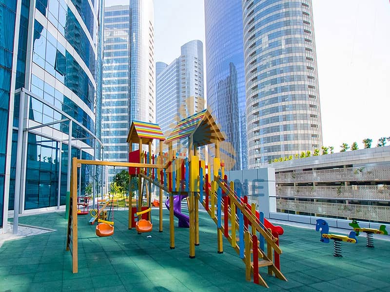 8 Kids Playarea01. jpg