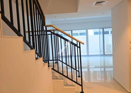4 habitaciones Townhouse para en Alquiler en DAMAC Hills 2 (Akoya by DAMAC), Dubai - image_0