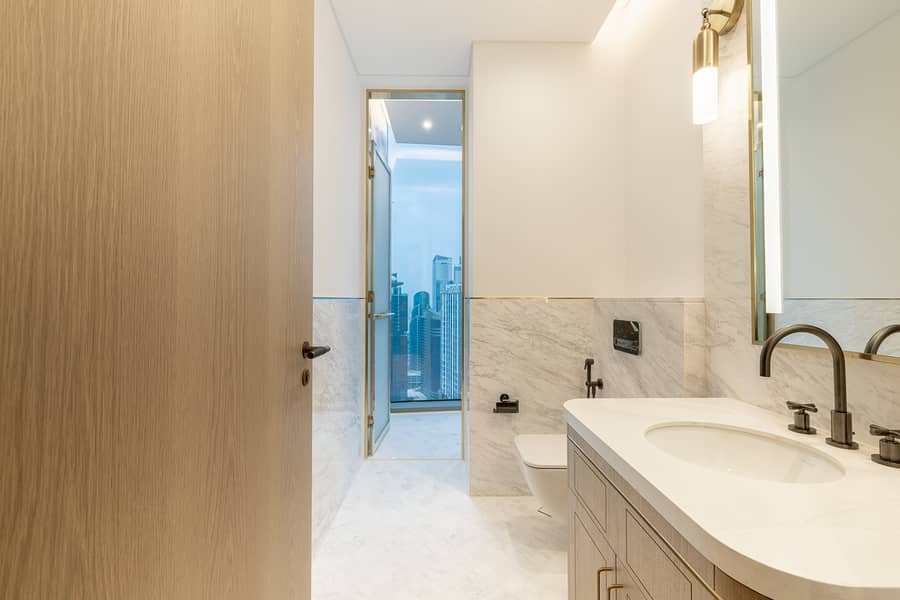 18 0L7A1598-HDR. jpg