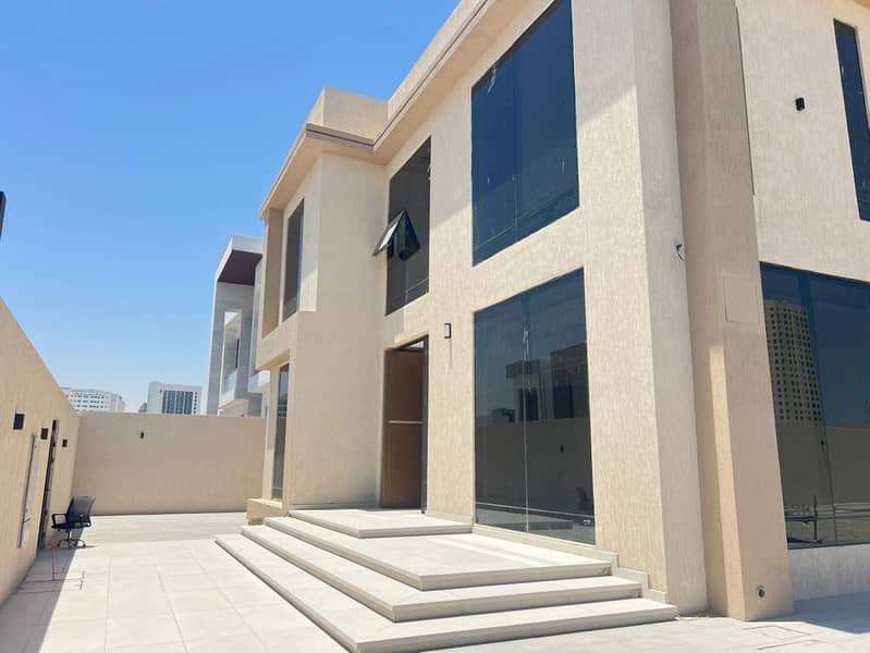 Luxury 5-Bedroom Villa | Covered Parking Luxury 5-Bedroom Villa | Covered Parking