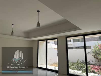 4 habitaciones Townhouse para en Alquiler en DAMAC Hills 2 (Akoya by DAMAC), Dubai - c9c87ebb-273d-4e80-a938-0097a4fccad0. jpg